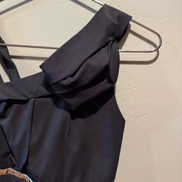 Chloe NWT New Black Asymmetrical One-Shoulder Cocktail Dress with Silver Trim - Picture 5 of 16